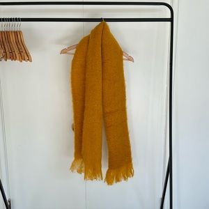 NWT Mantas Ezcaray Mohair Scarf